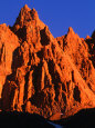 Sunlight on Rocky Crag in the Sierra Nevada, on the Whitney Portal Trail, Inyo National Forest Fotografie-Druck von Brent Winebrenner