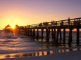 Naples Pier Sunset, Naples, Florida, USA Photographie par Rob Tilley
