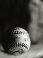 Close-up of a Worn Baseball Lámina fotográfica