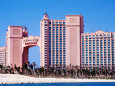 Paradise Island Hotel-Casino, Nassau, Bahamas Lámina fotográfica por Wayne Walton