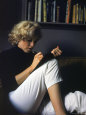 Marilyn Monroe Writing at Home Reproduction photographique sur papier de qualité par Alfred Eisenstaedt