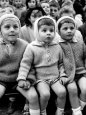 Children Watching Story of St. George and the Dragon at the Puppet Theater in the Tuileries Photographie par Alfred Eisenstaedt