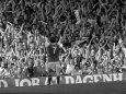 Arsenal V Leeds Liam Brady Celebrates His Goal with the Crowd, August 1978 Fotografie-Druck