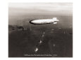 USS Macon over the Golden Gate and Pacific Fleet, 1934 Lámina giclée por Clyde Sunderland