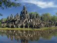 Bayon Temple Reflected in Water at Angkor, Siem Reap, Cambodia, Indochina, Southeast Asia Photographie par Hellier Gavin